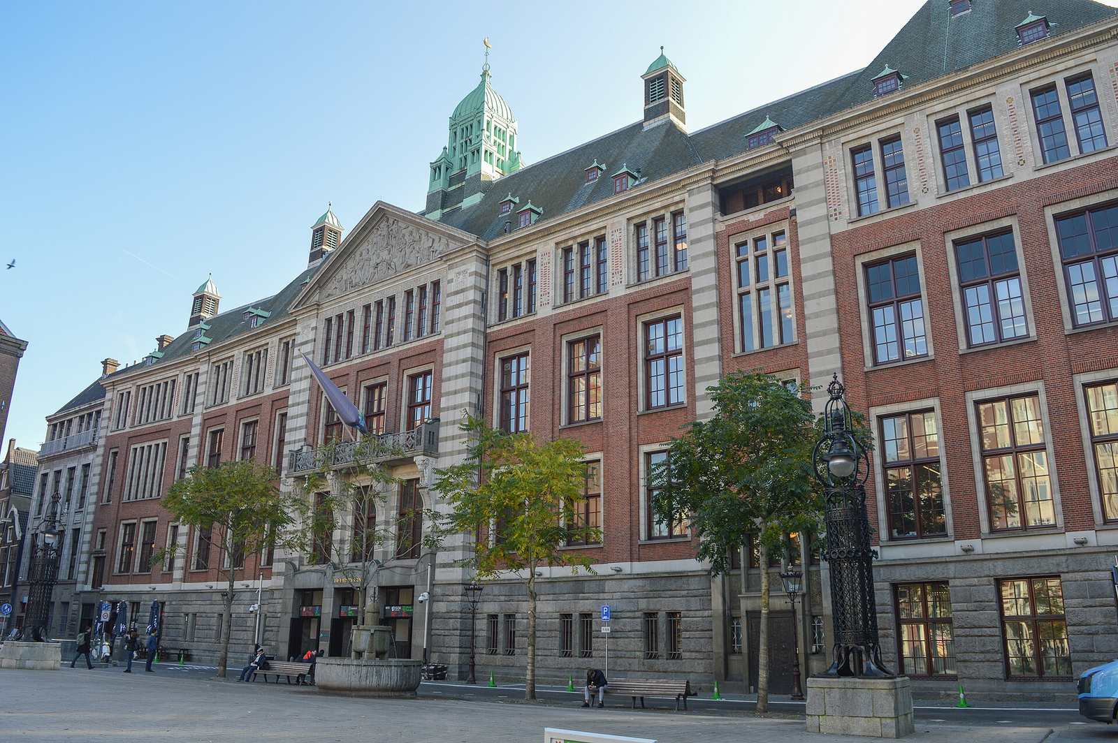 Het beursgebouw aan het Beursplein in Amsterdam